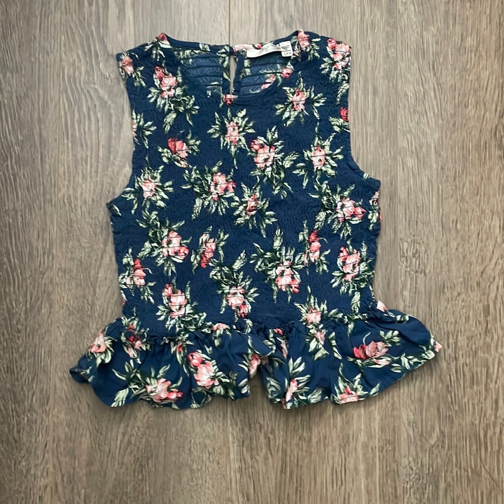 Scrunched women’s top size S